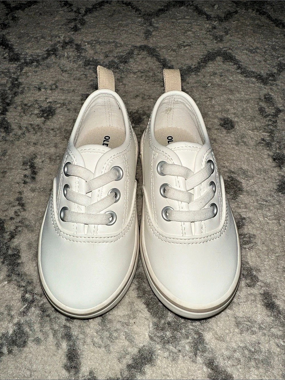 Old Navy White Lace-Up Sneakers US 6 Like New